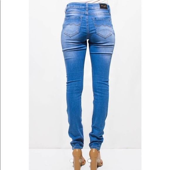 LT BLUE DENIM MID RISE DISTRESSED SKINNY JEANS-Sz 9Jr - Picture 3 of 4